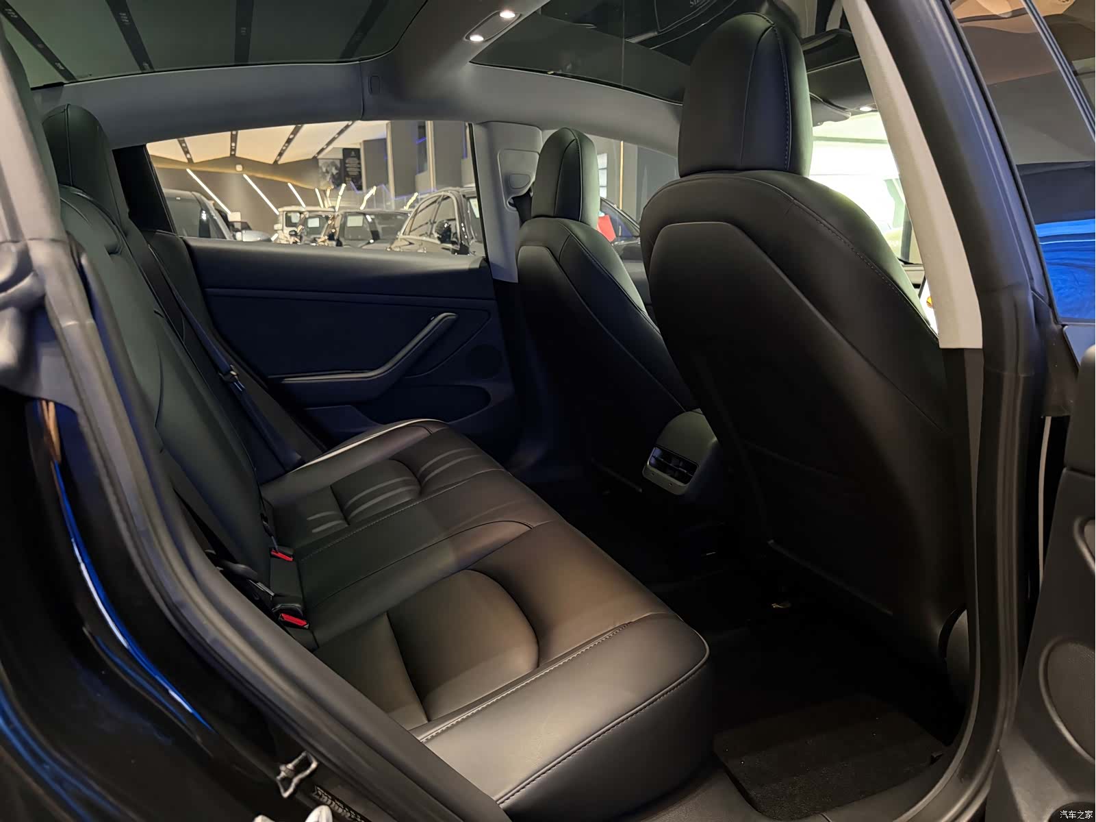 Tesla Model 3, 2022 15