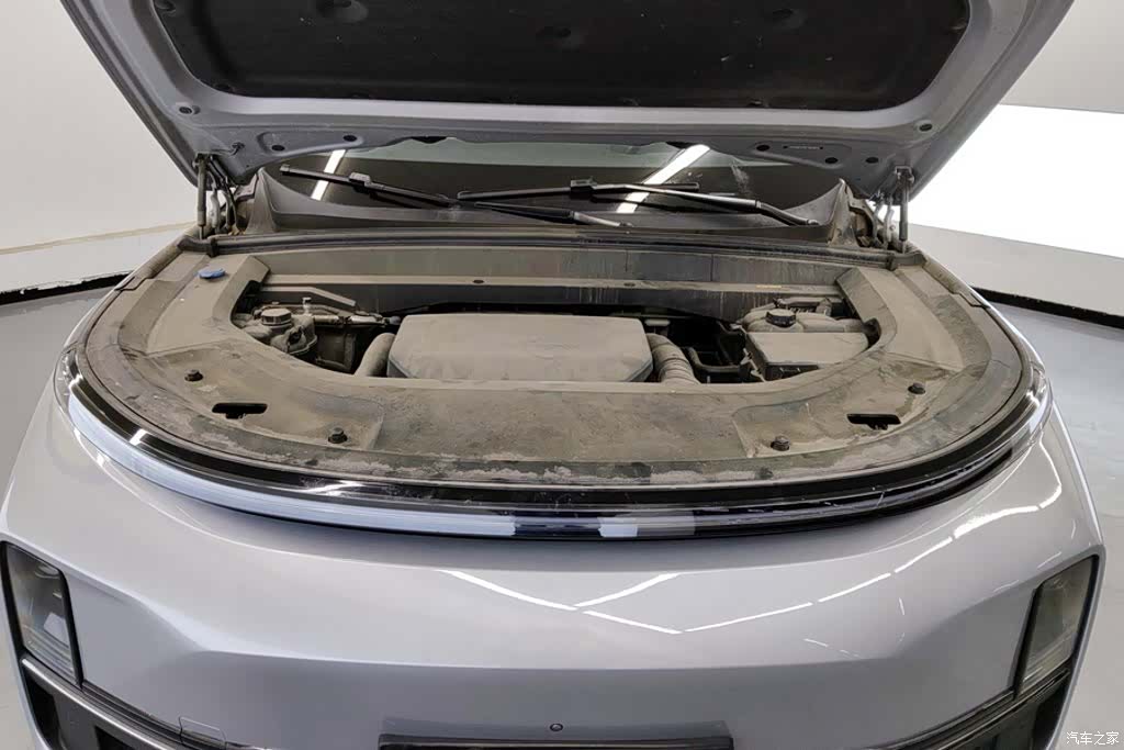 Li Auto L8, 2023 10
