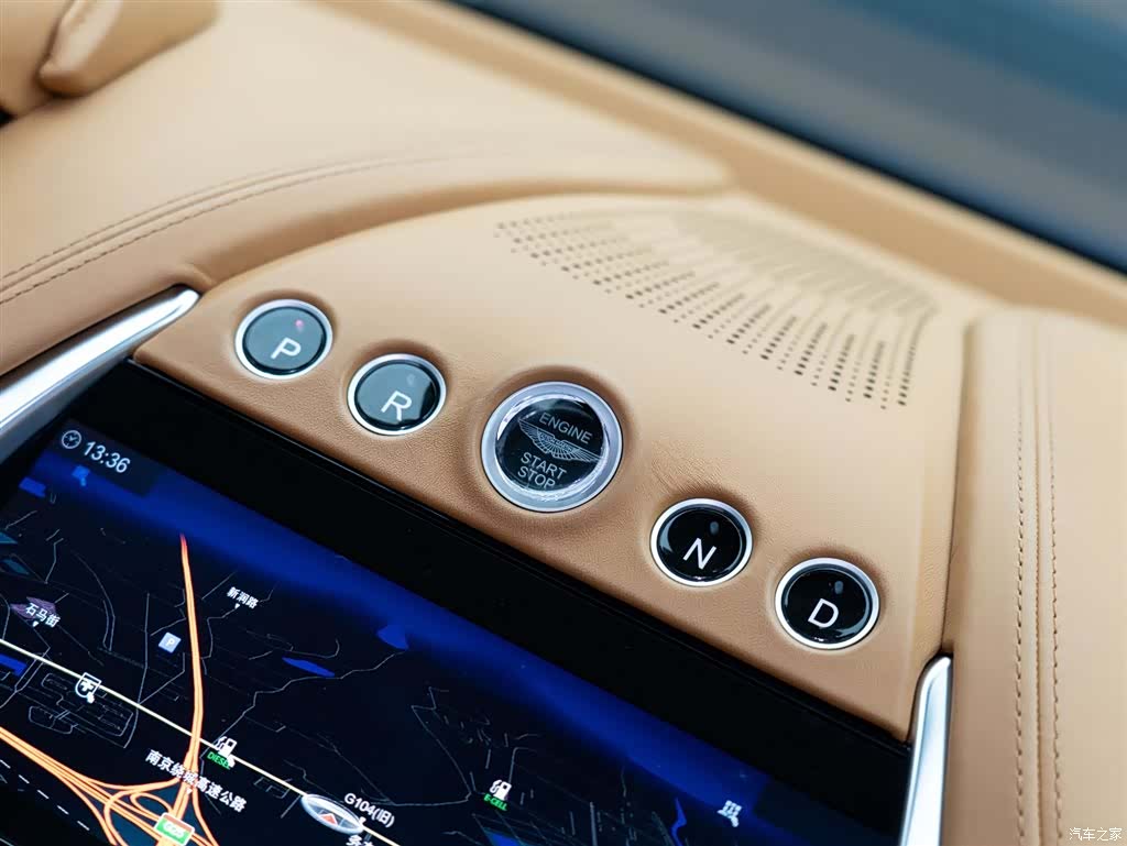Aston Martin DBX, 2024 16
