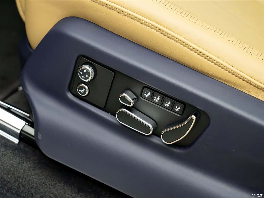 Bentley Bentayga, 2024 11