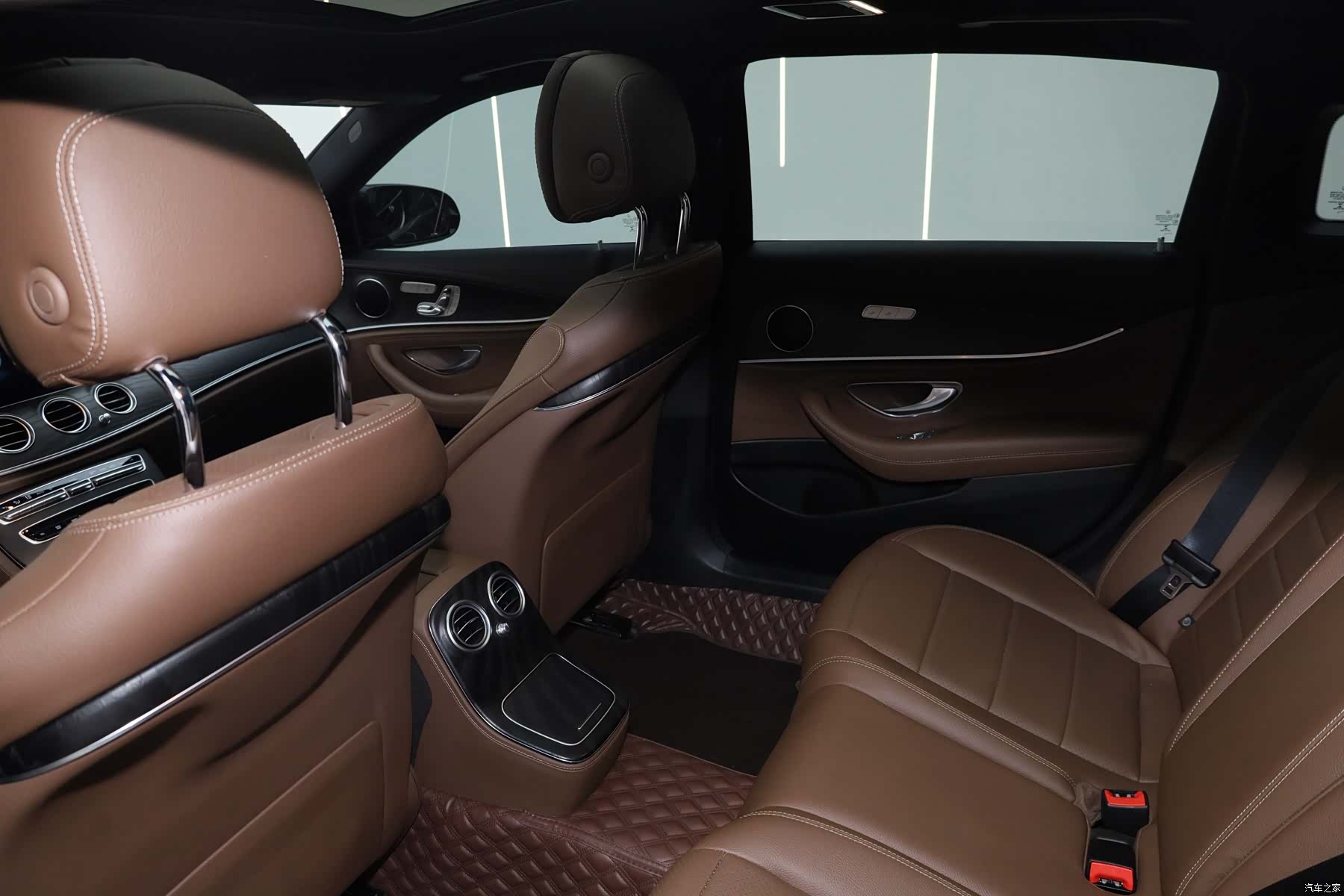 Mercedes-Benz E-Class, 2021 21