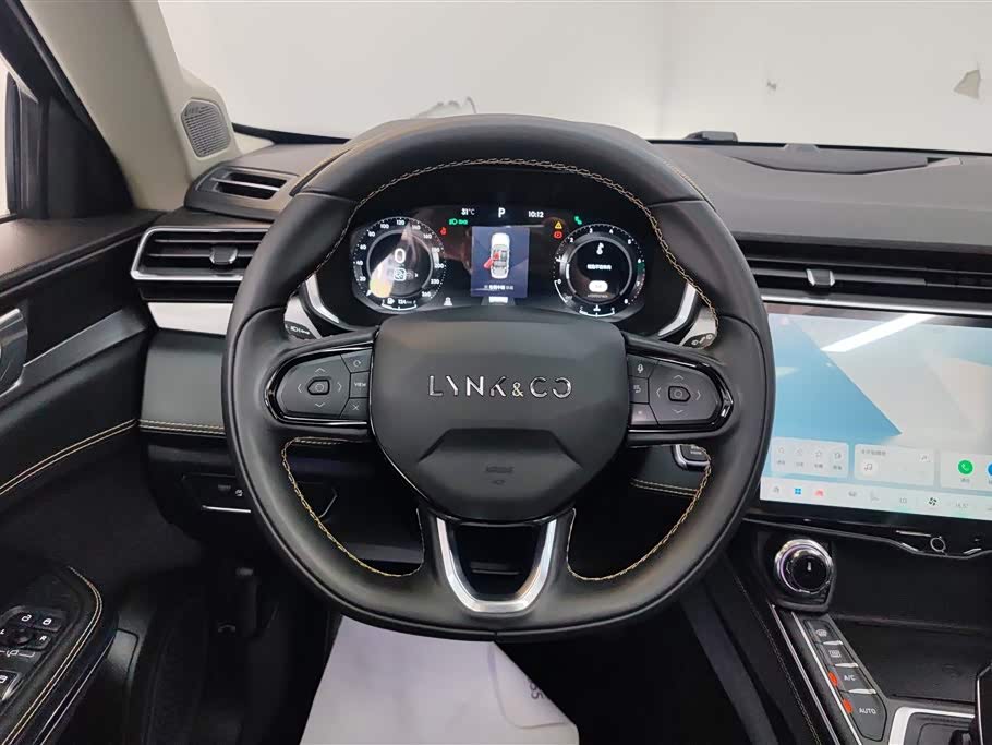 Lynk & Co 01
