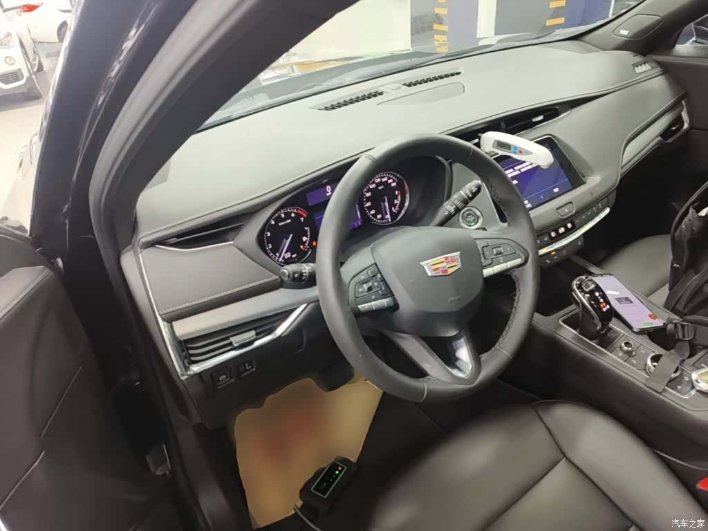 Cadillac XT4, 2021 10