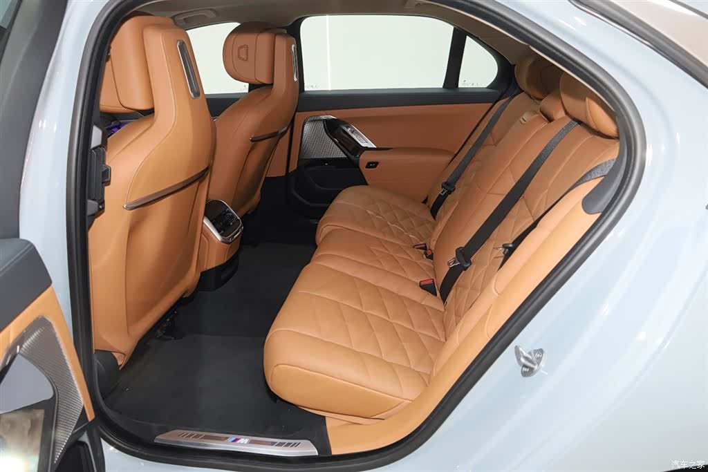 BMW i7, 2023 23
