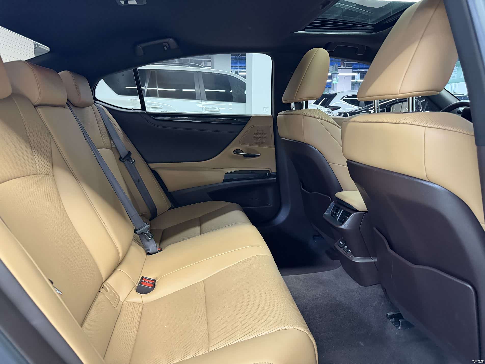 Lexus ES, 2020 все фото