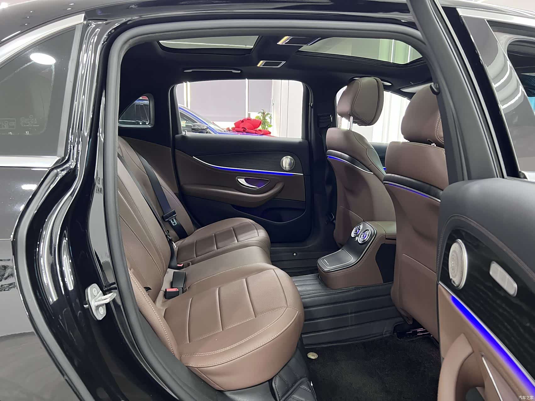 Mercedes-Benz E-Class, 2023 11