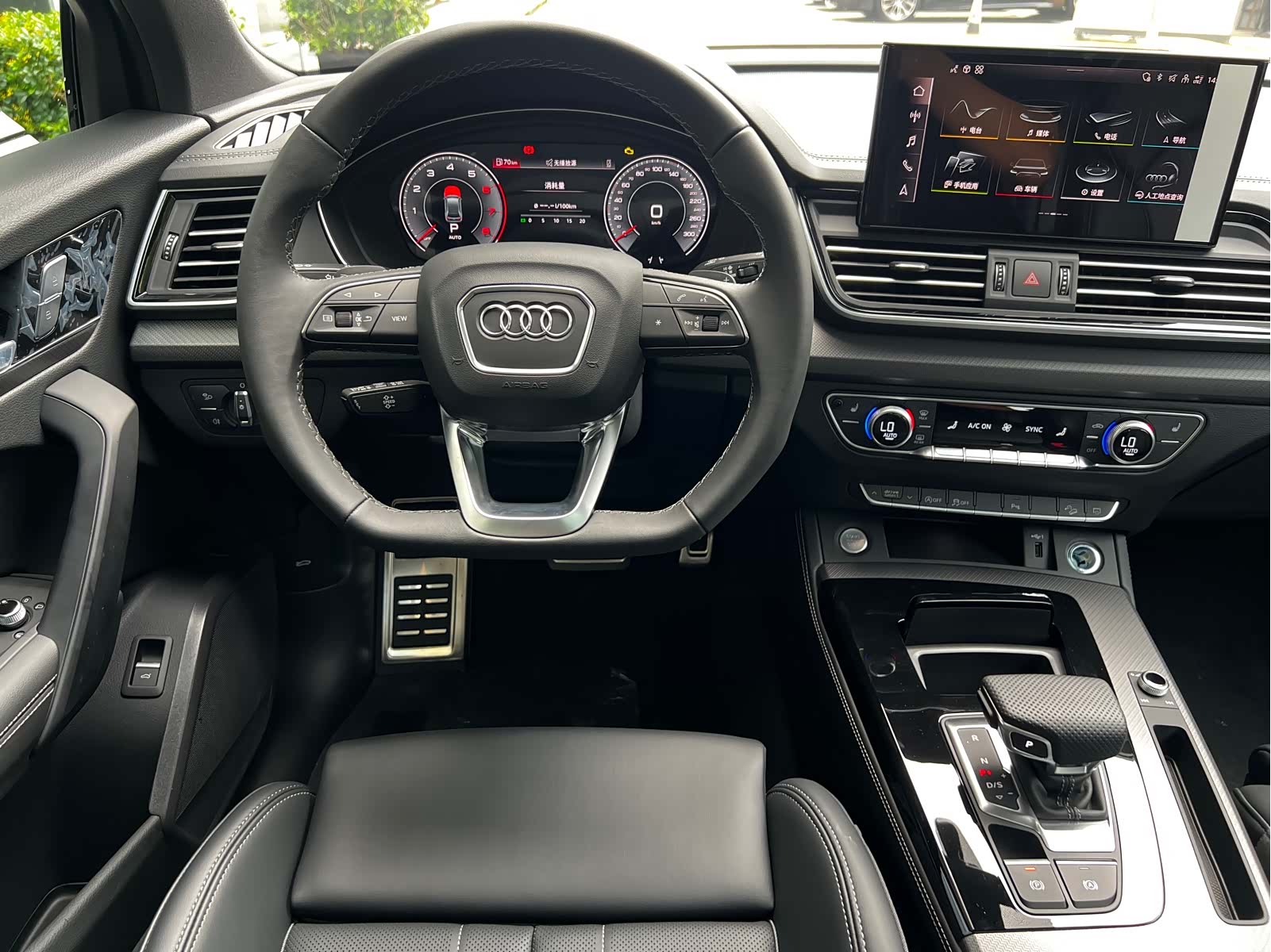 Audi Q5L, 2025 11
