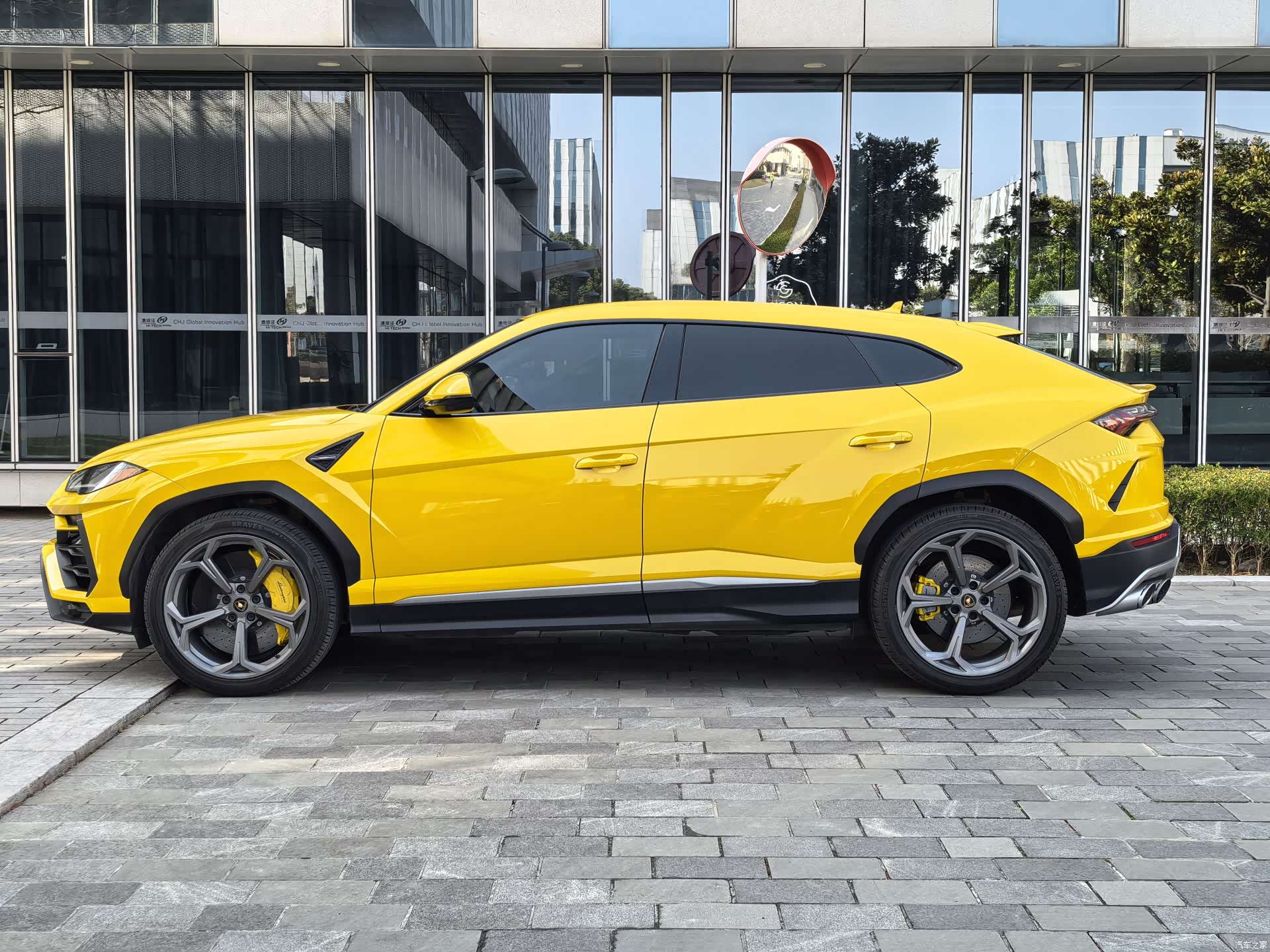 Lamborghini Urus, 2023 6