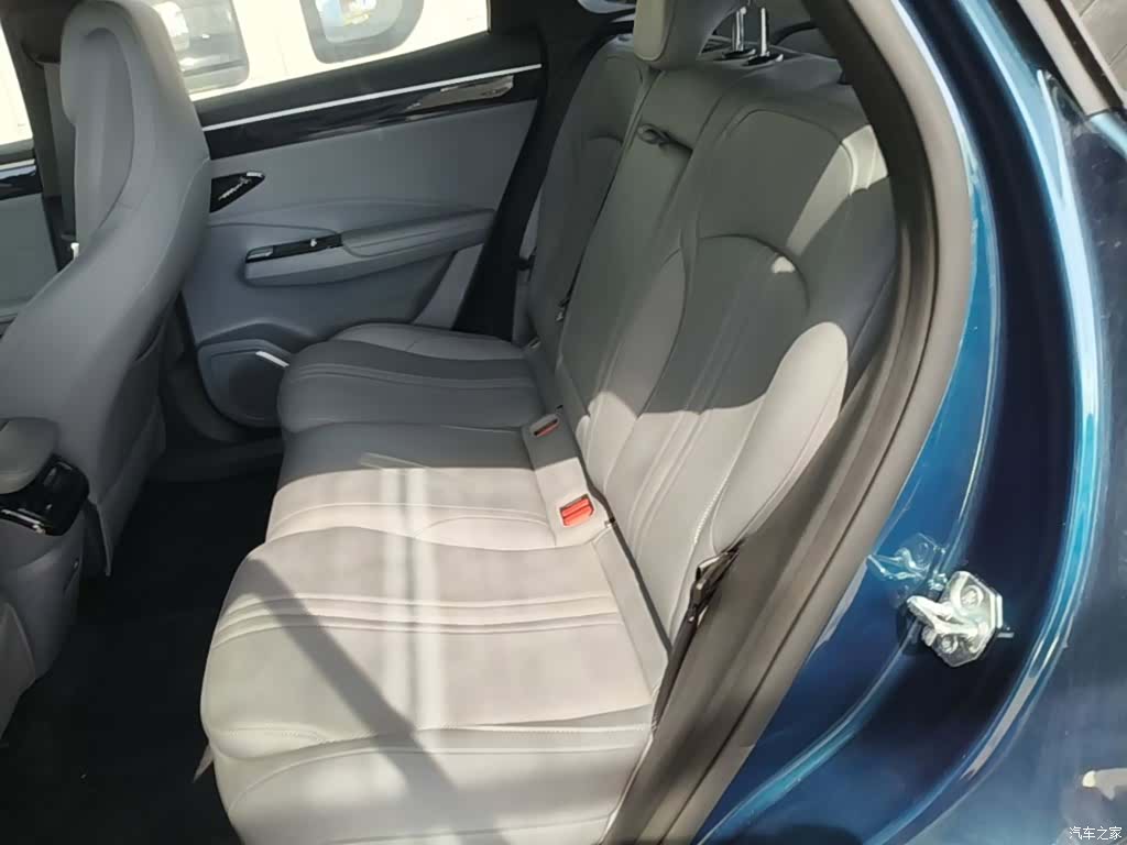 Geely Galaxy L7, 2026 17