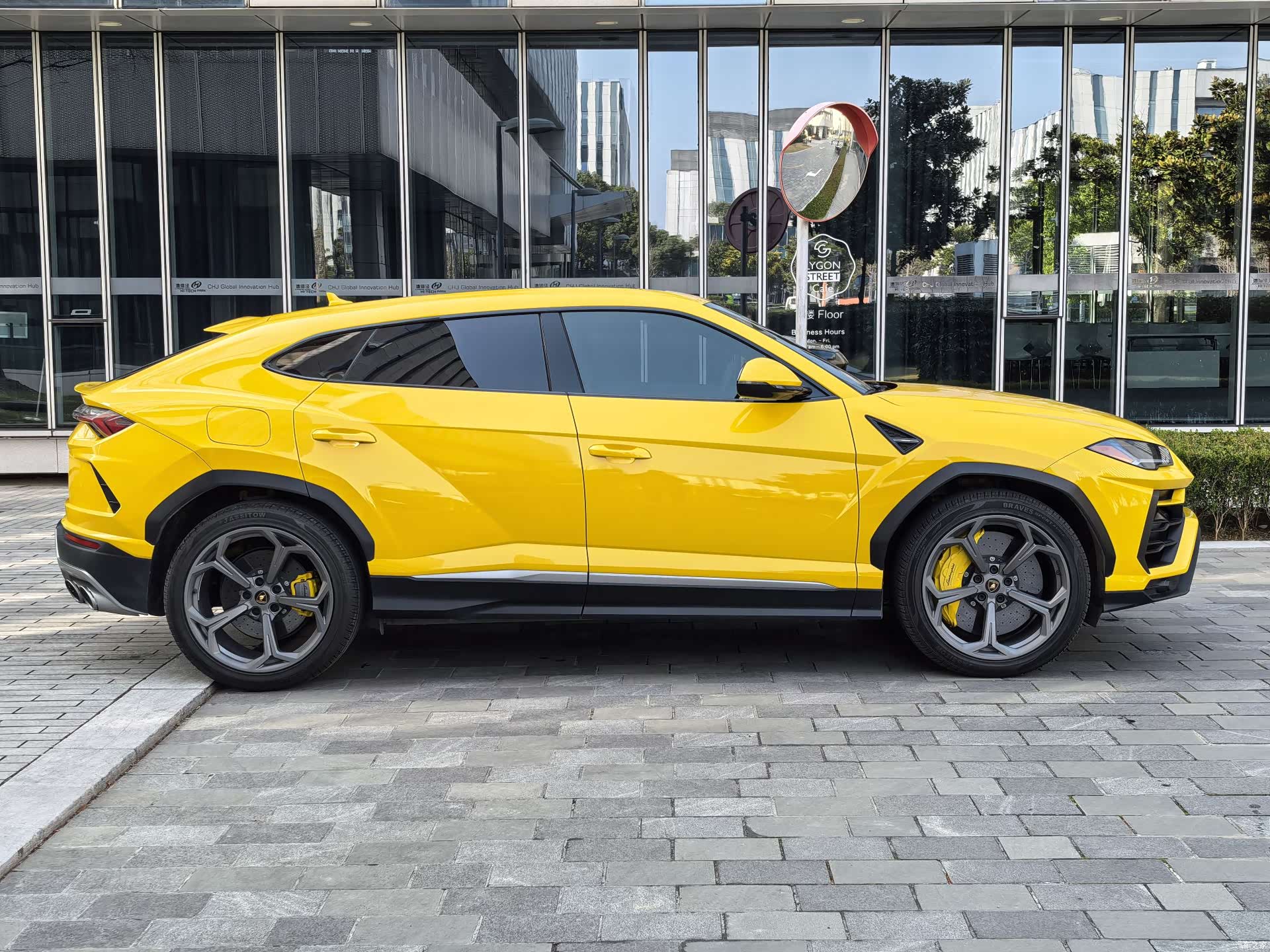 Lamborghini Urus, 2023 все фото