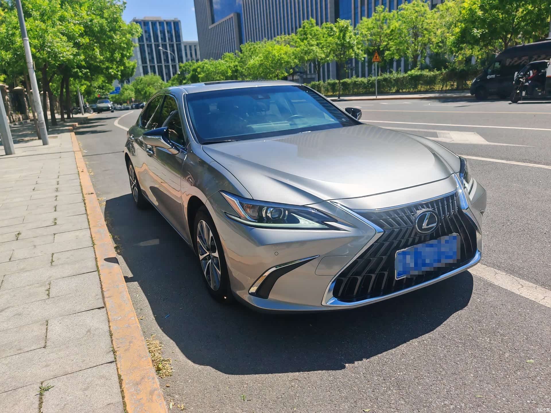 Lexus ES, 2024 3