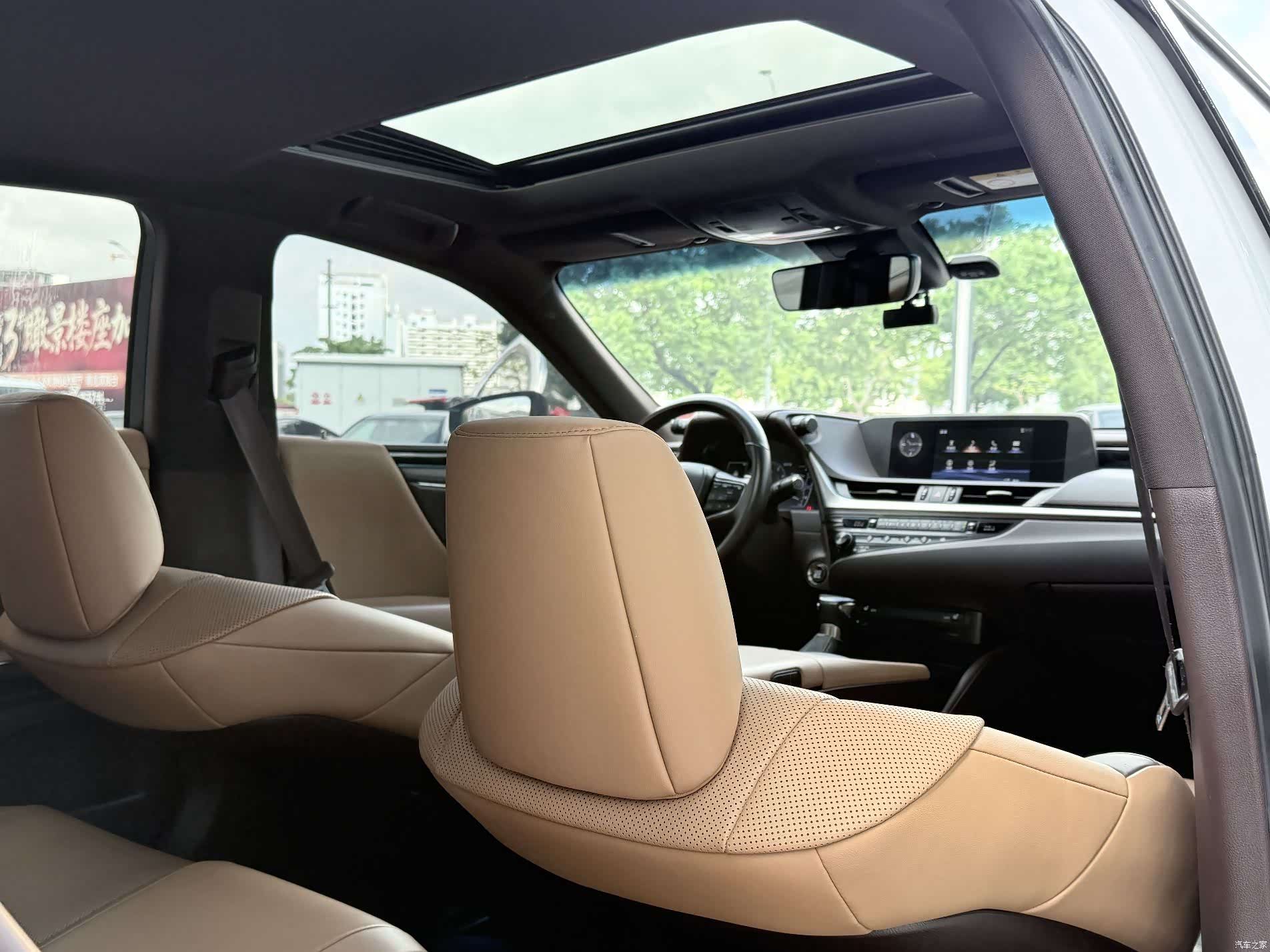 Lexus ES, 2018 17