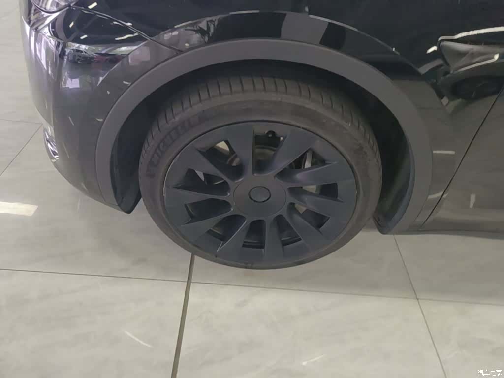 Tesla Model Y, 2023 25