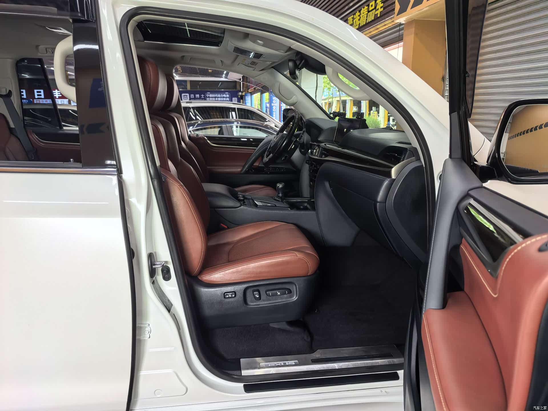 Lexus LX, 2020 13