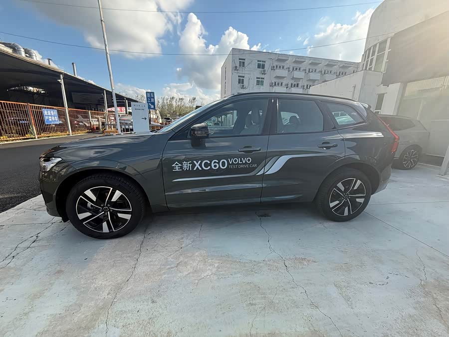 Volvo XC60 2025, фото 4