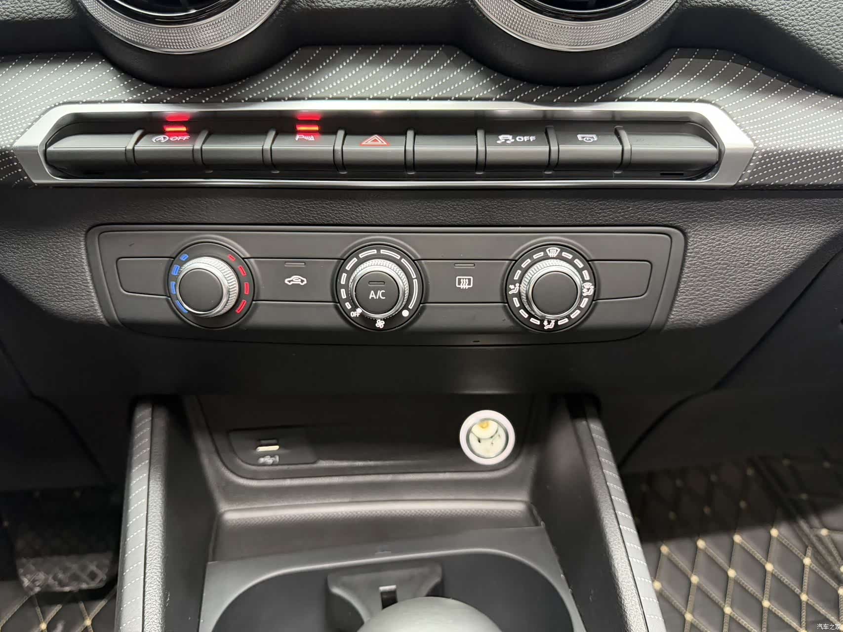 Audi Q2L, 2023 15