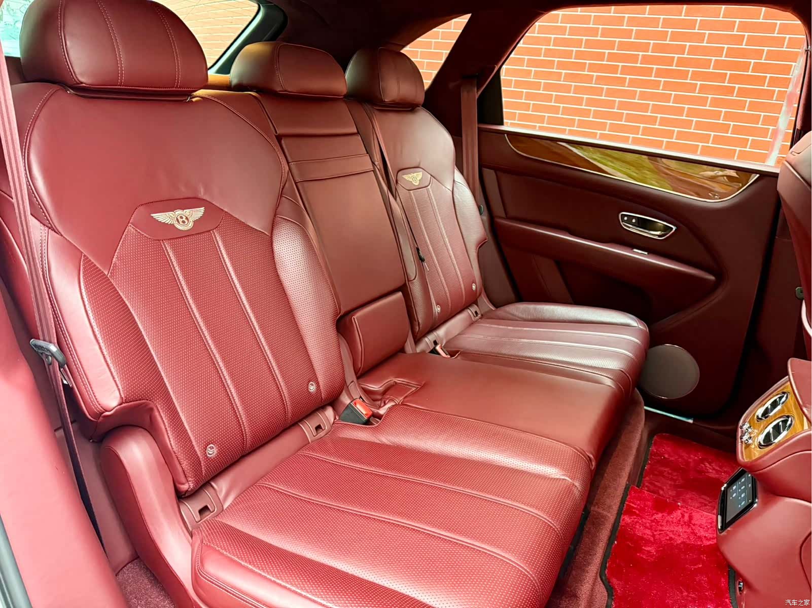 Bentley Bentayga, 2021 15