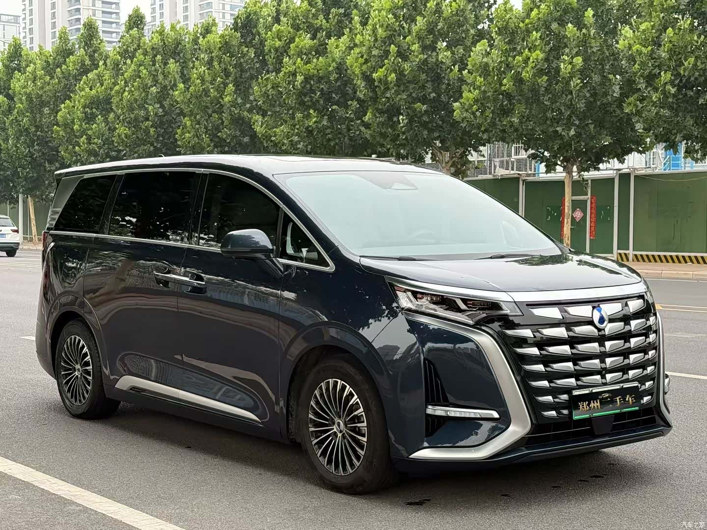 Denza D9, 2023 3