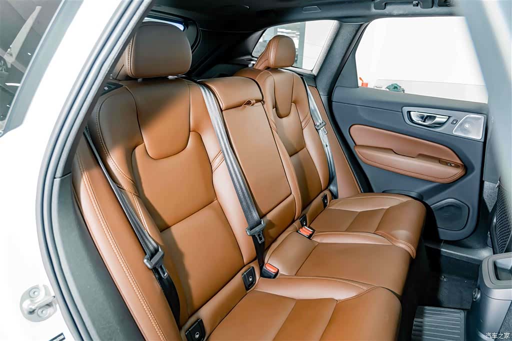 Volvo XC60, 2025 24