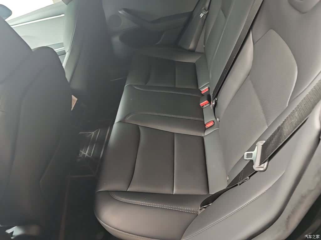 Tesla Model 3, 2024 17