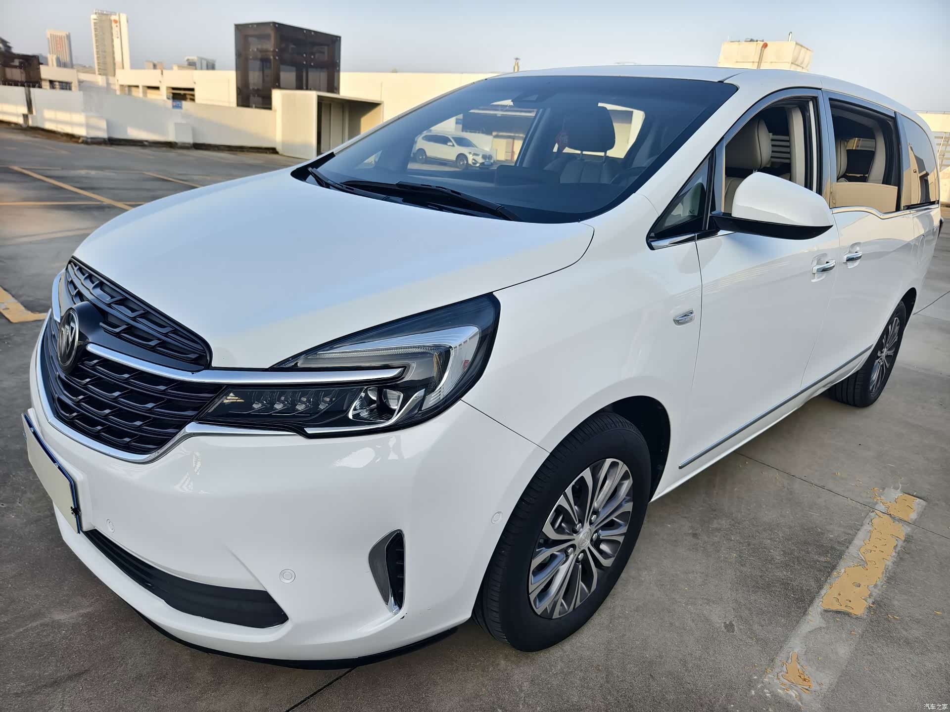 Buick GL8, 2021 1