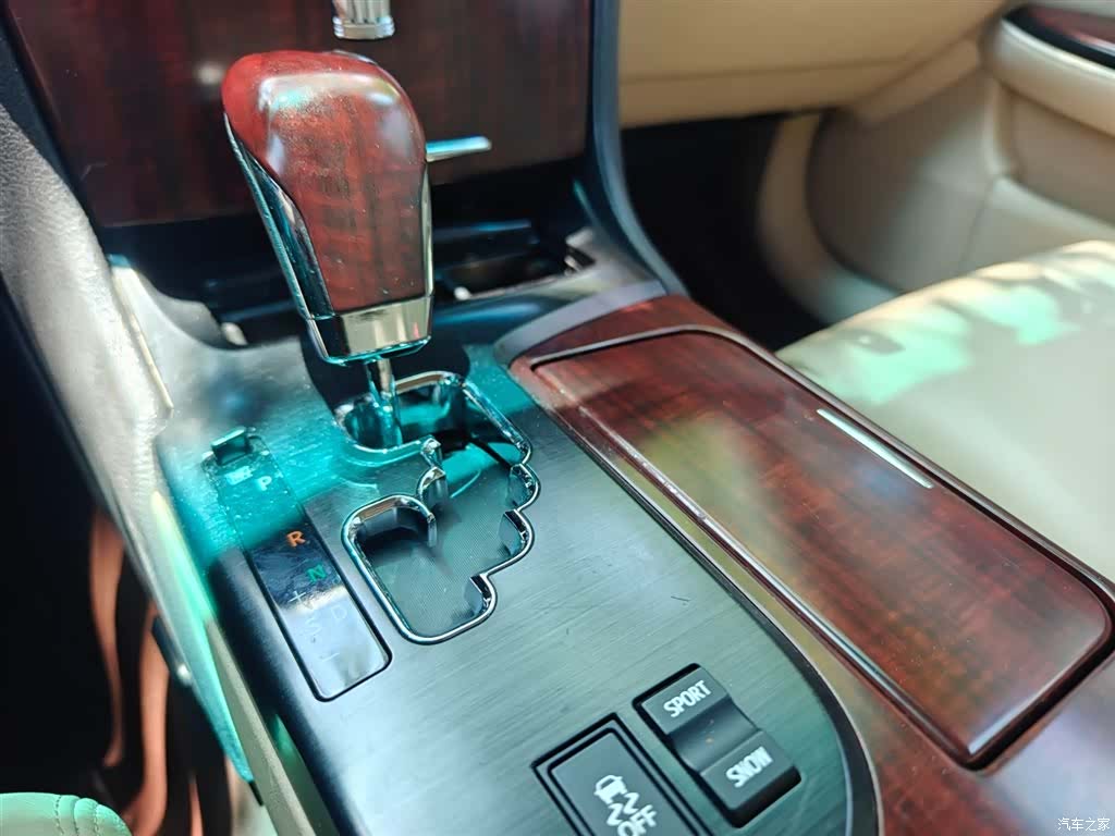Toyota Crown, 2011 15