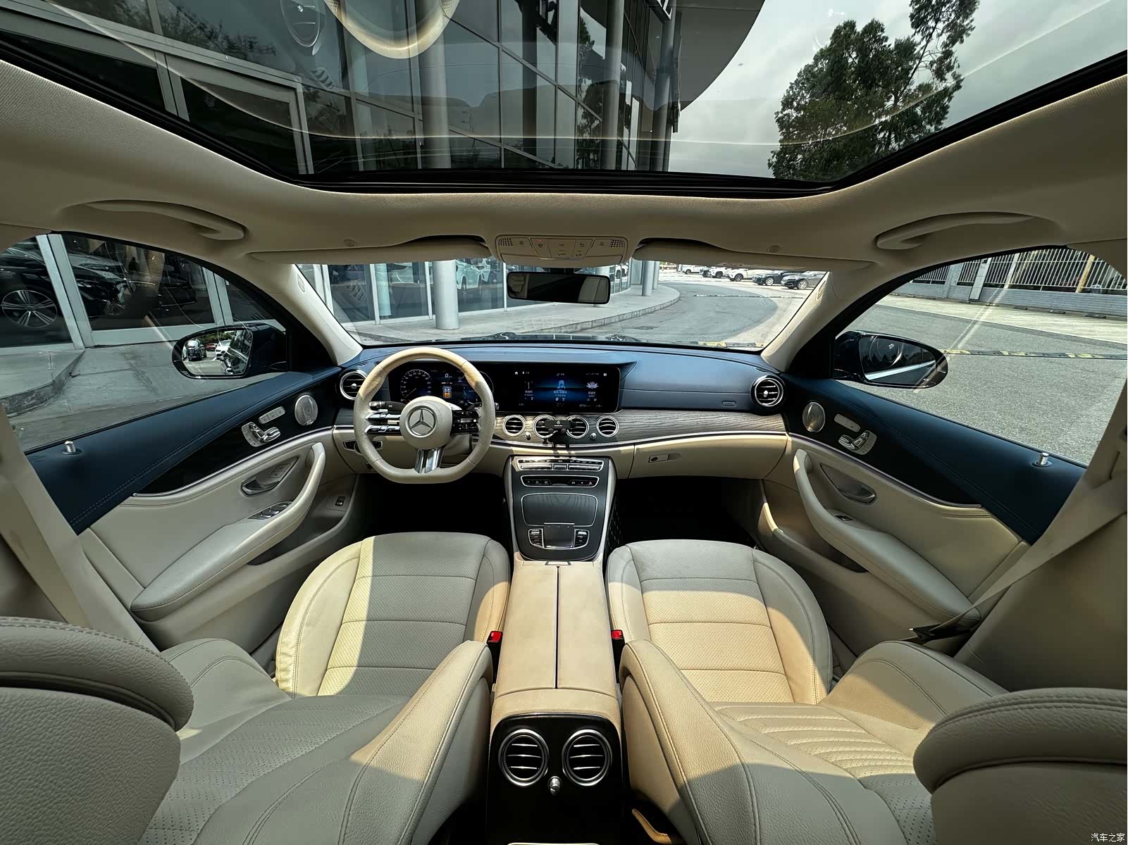 Mercedes-Benz E-Class, 2023 3