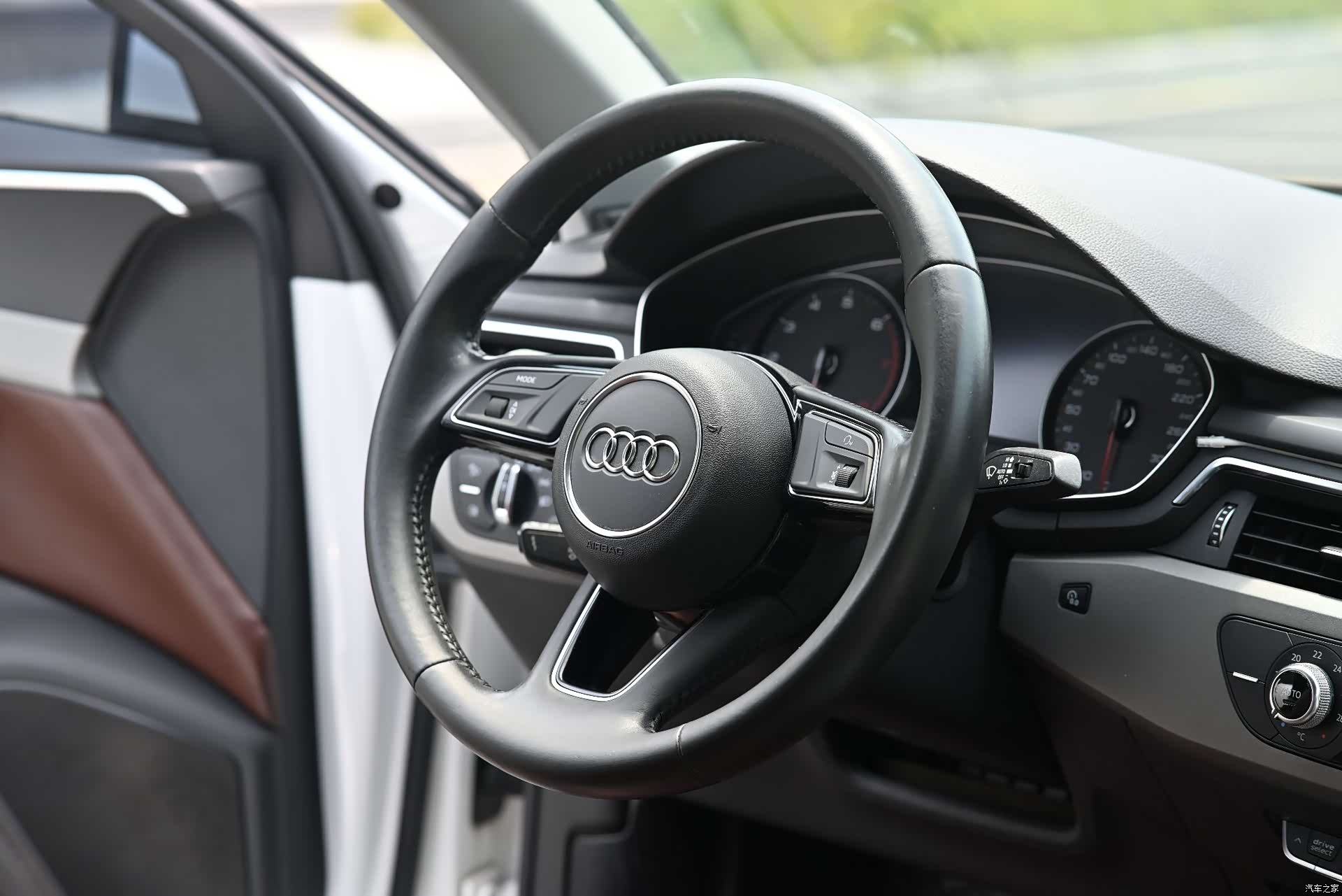 Audi A4L, 2018 7