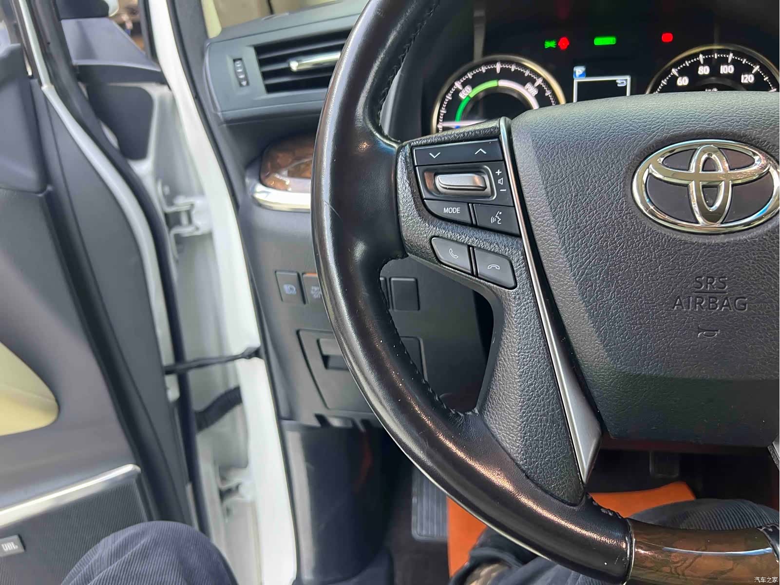 Toyota Alphard, 2021 13
