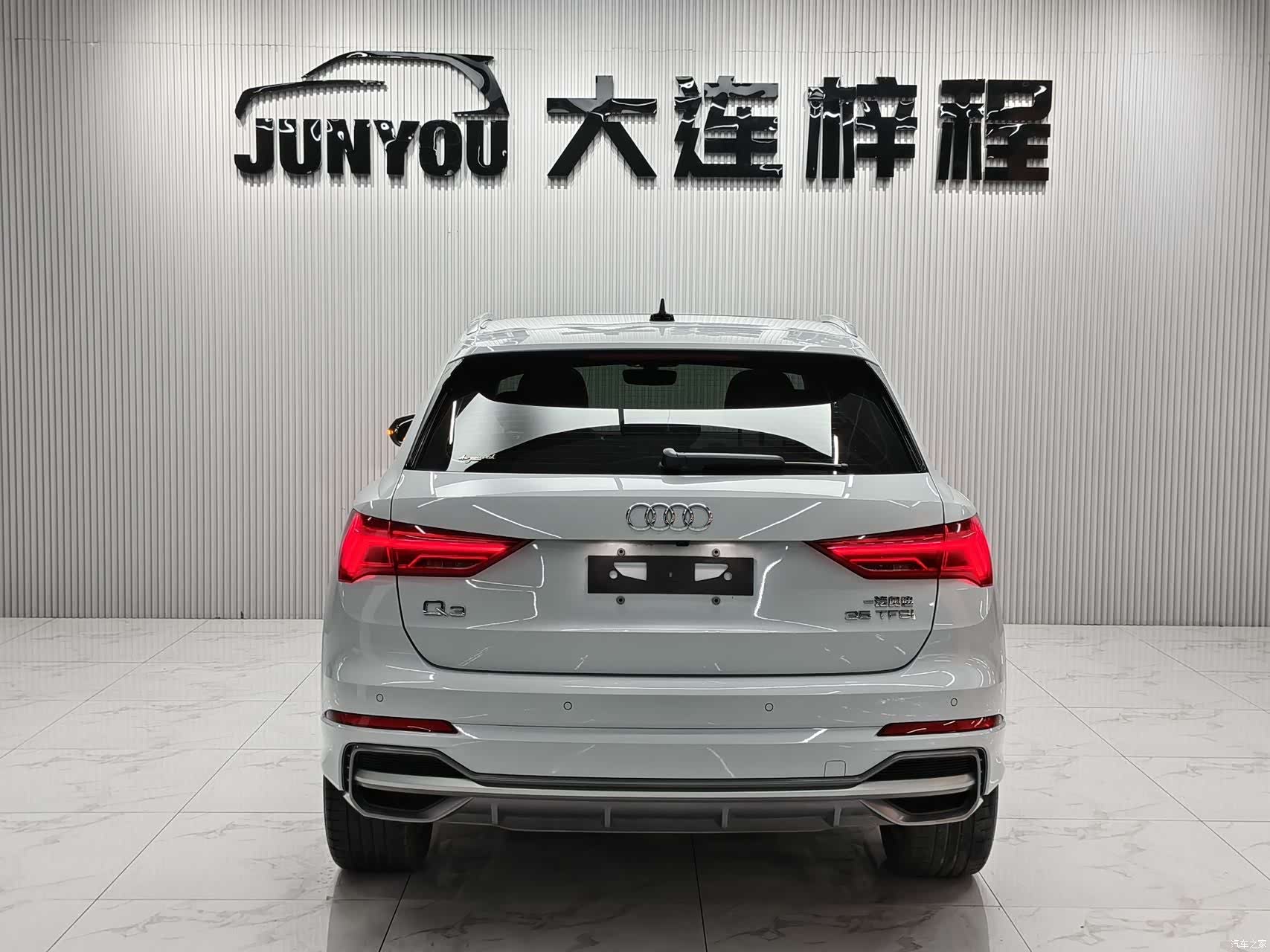 Audi Q3, 2022 все фото