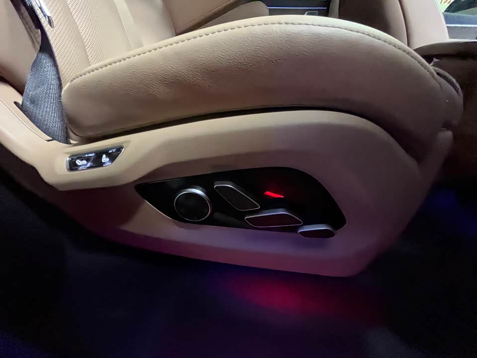 AITO Ask the world M7