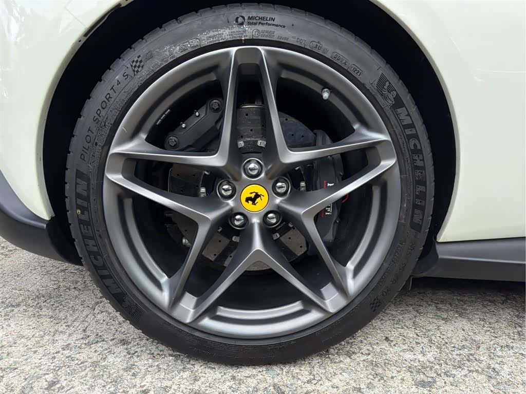 Ferrari Roma, 2021 11