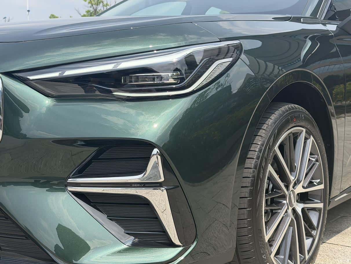 Geely Emgrand, 2025 7