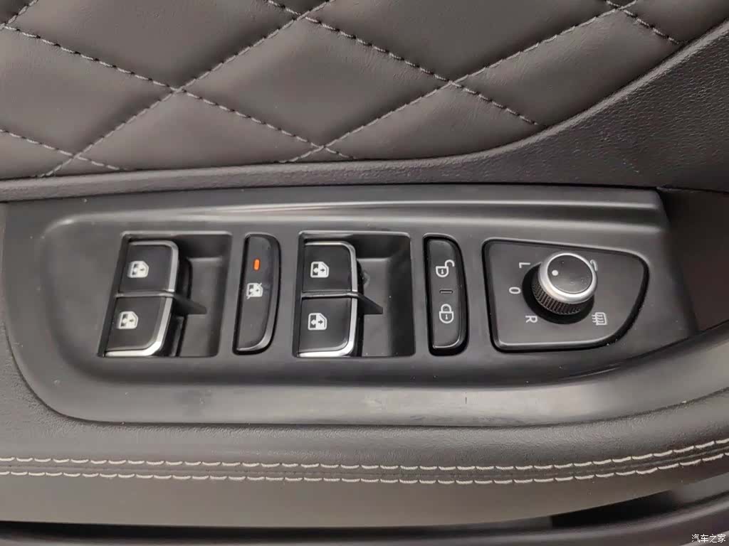 Hongqi HS7, 2022 9