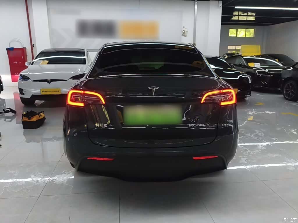 Tesla Model Y, 2024 6