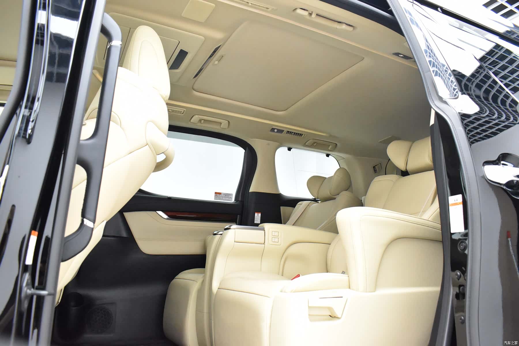 Toyota Alphard, 2016 15