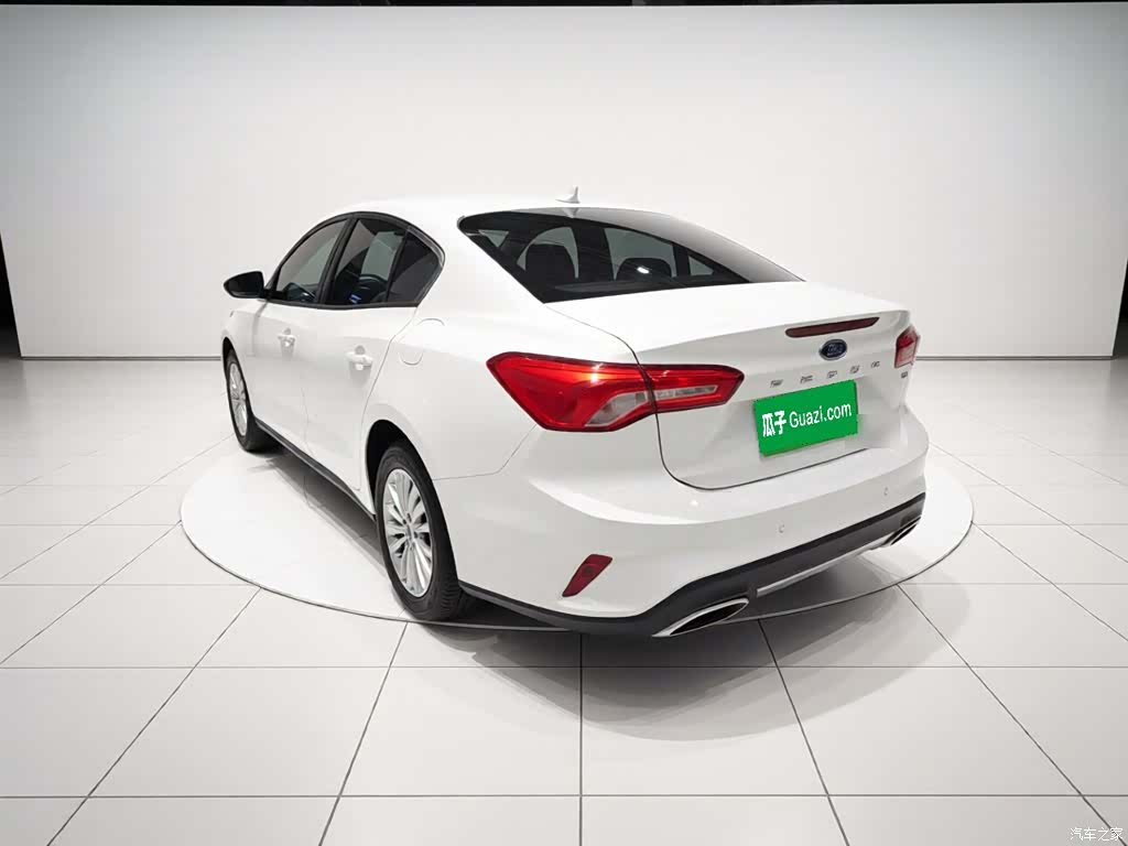 Ford Focus, 2022 все фото