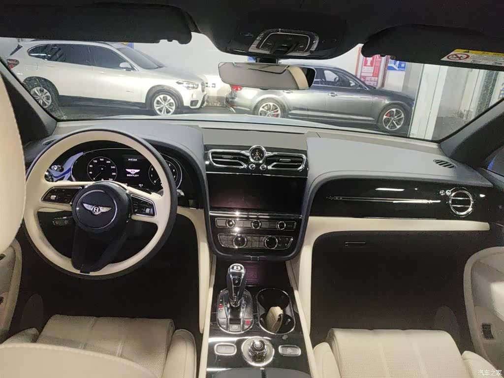 Bentley Bentayga, 2023 3