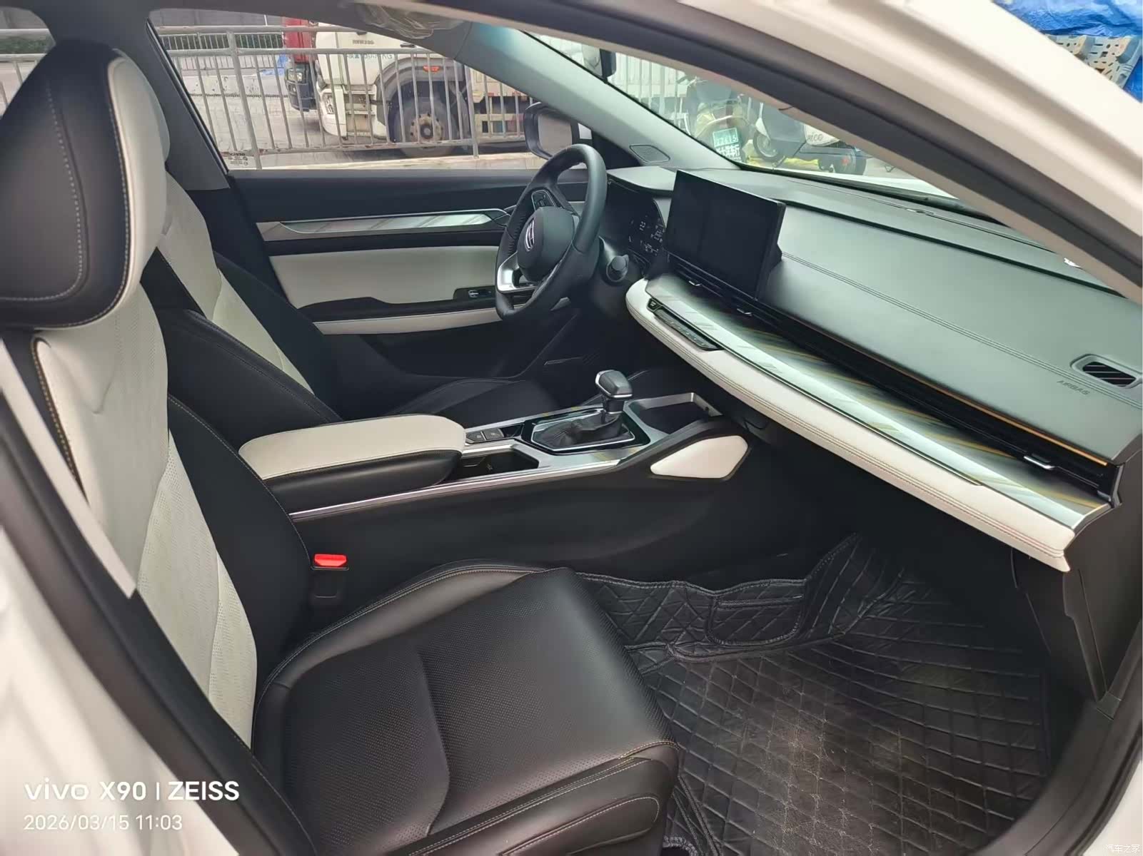 Geely Emgrand, 2022 все фото