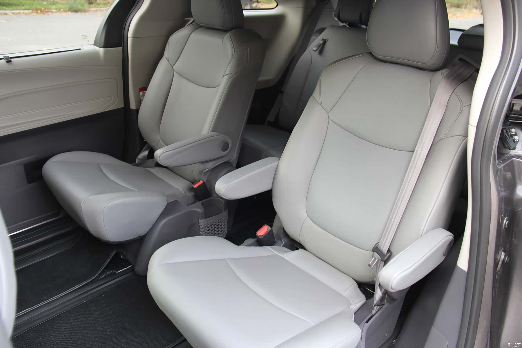 Toyota Sienna, 2022 13