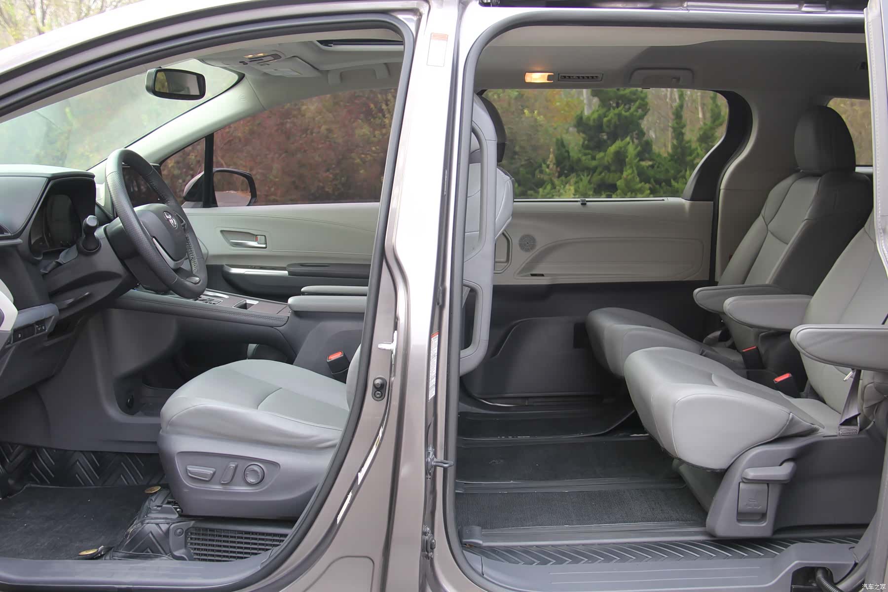 Toyota Sienna, 2022 12
