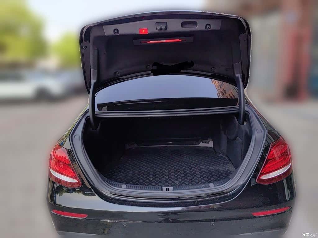 Mercedes-Benz E-Class, 2019 10