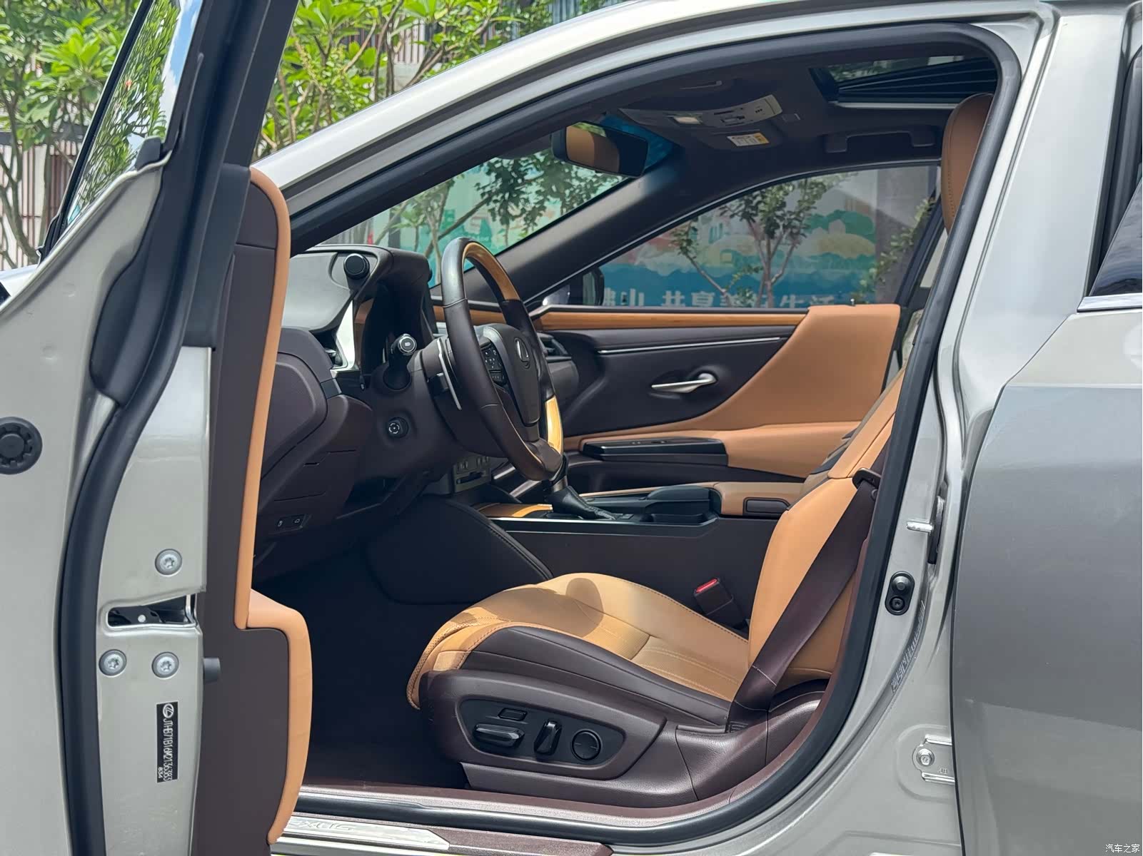 Lexus ES, 2021 все фото