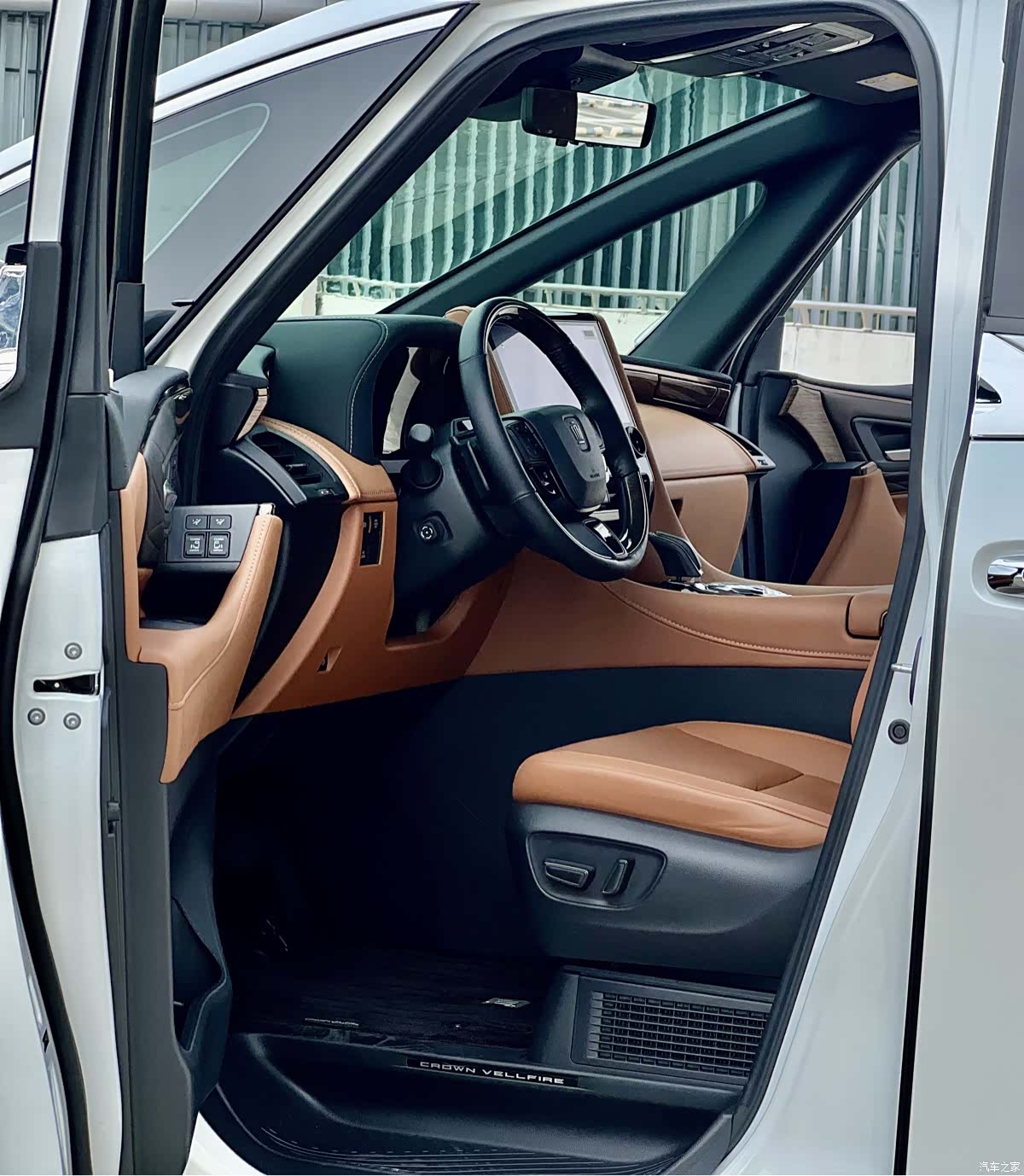 Toyota Vellfire, 2025 4