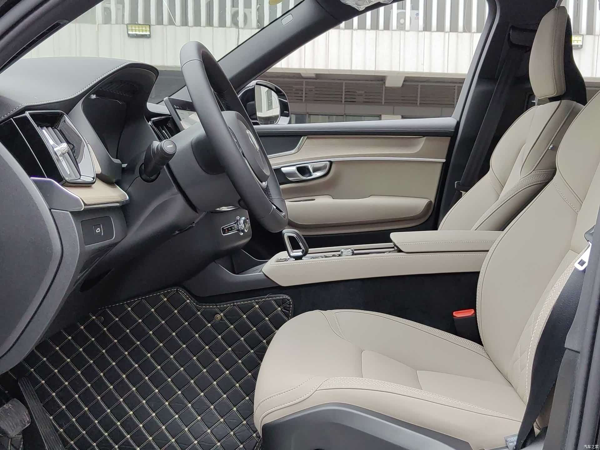 Volvo XC90, 2026 18