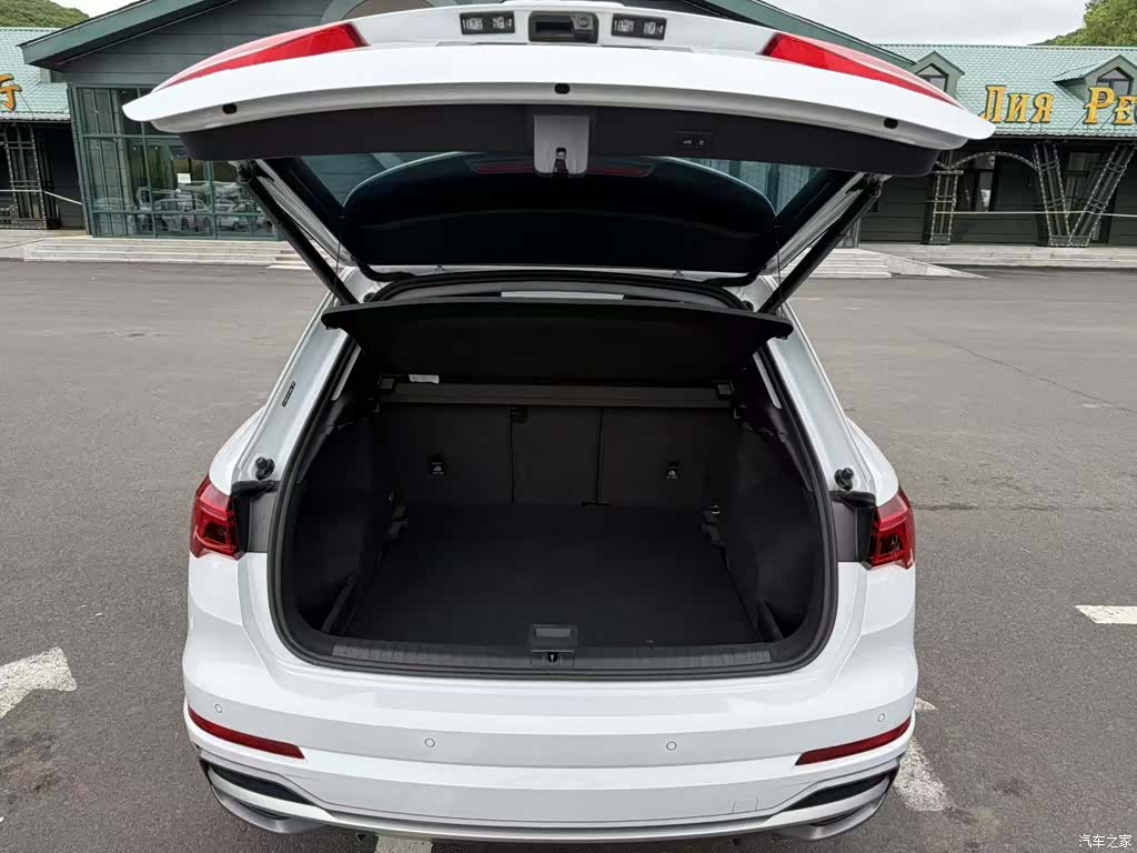 Audi Q3, 2023 10