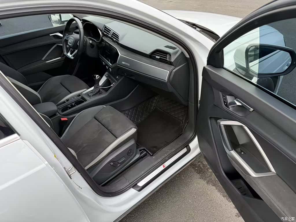 Audi Q3, 2023 13