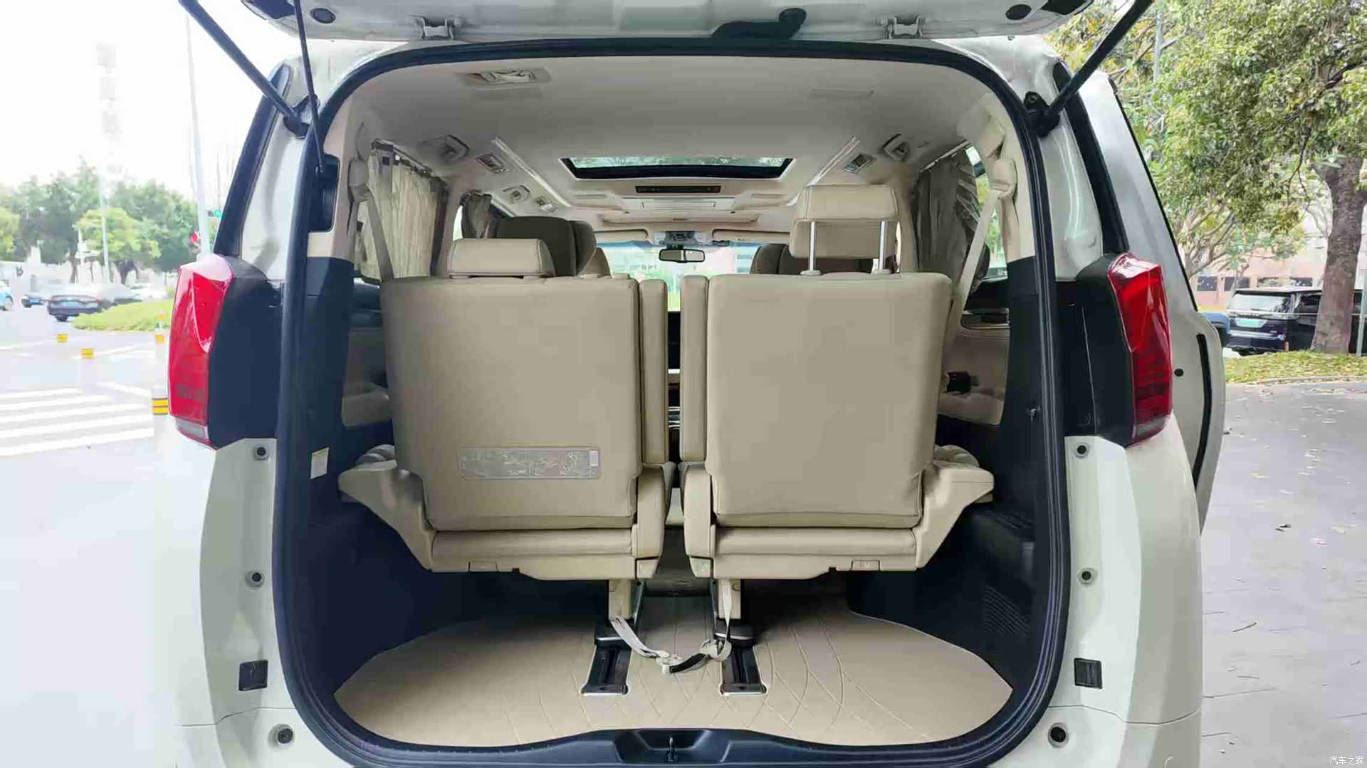 Toyota Alphard, 2017 все фото