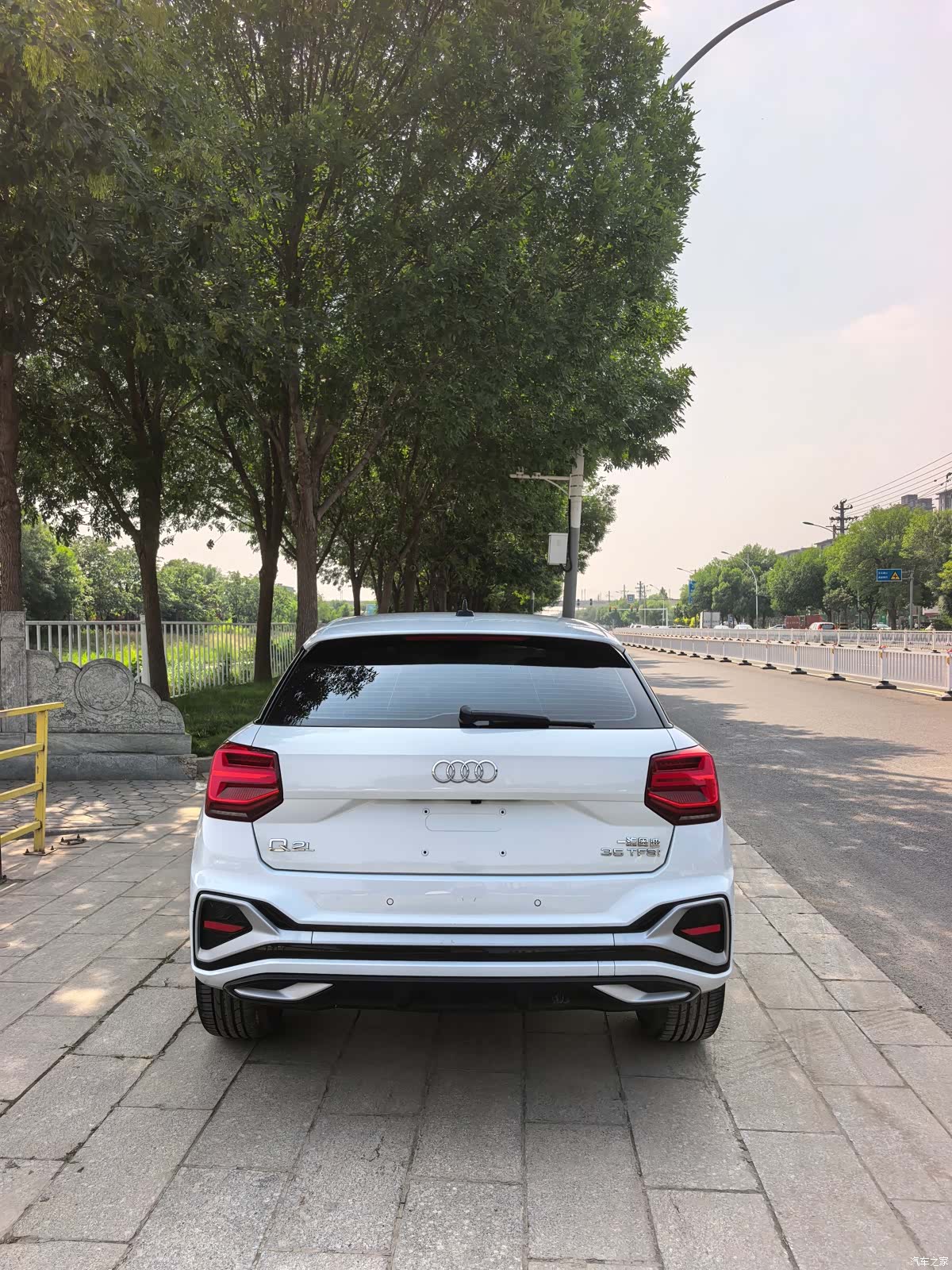 Audi Q2L, 2023 все фото