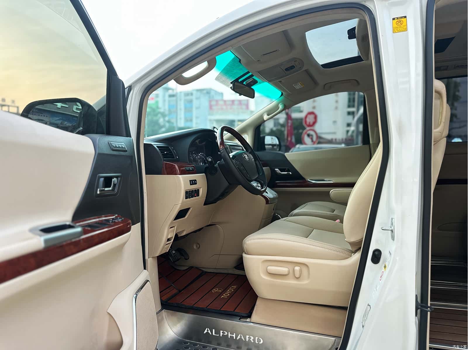 Toyota Alphard, 2011 7